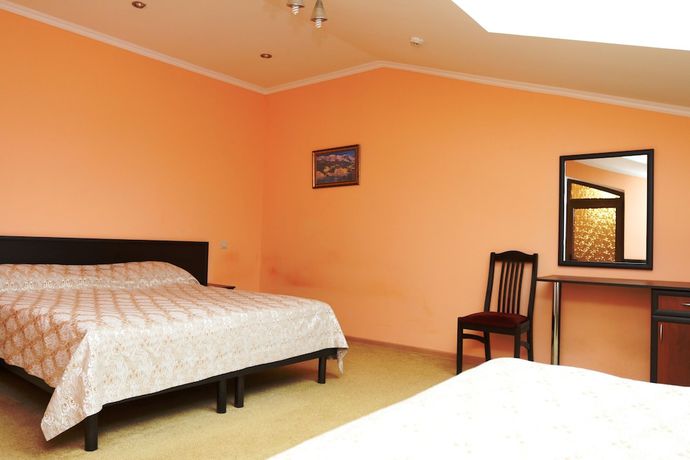Imagen de la habitación del Hotel Kavkaz. Foto 2