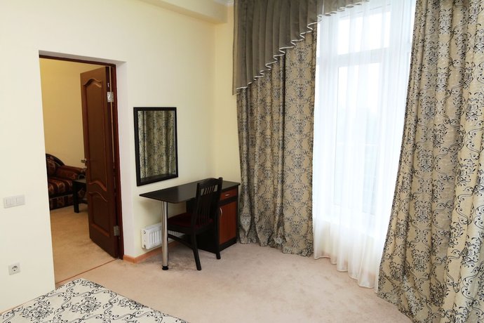 Imagen de la habitación del Hotel Kavkaz. Foto 17