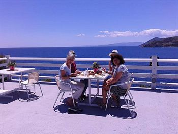 Imagen de la habitación del Hotel Kavos Bay Seafront. Foto 9