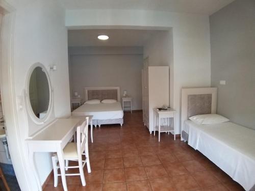 Imagen de la habitación del Hotel Kavos, Patitiri. Foto 6