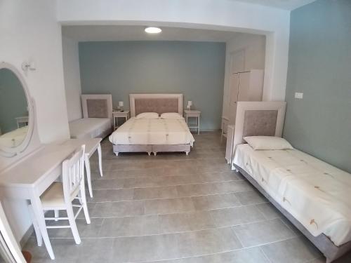 Imagen de la habitación del Hotel Kavos, Patitiri. Foto 7