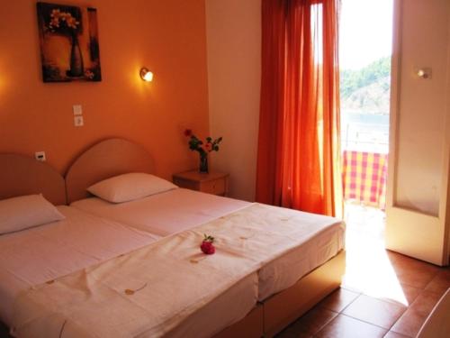 Imagen de la habitación del Hotel Kavos, Patitiri. Foto 8