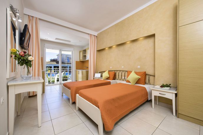 Imagen de la habitación del Hotel Kavos Plaza. Foto 8