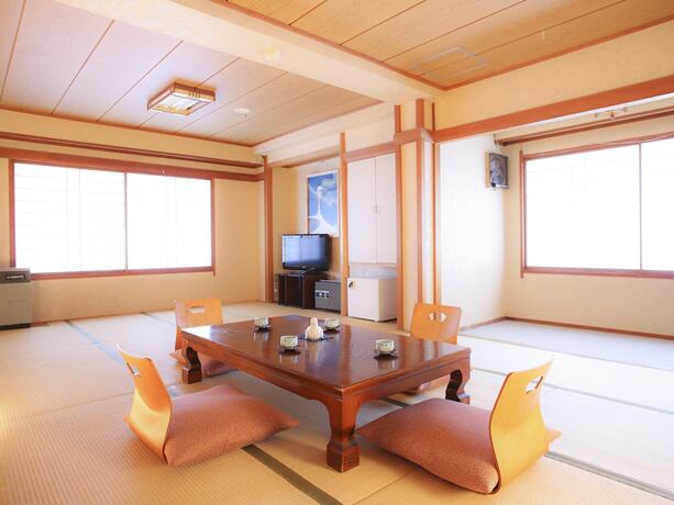 Imagen de la habitación del Hotel Kawamotoya. Foto 9