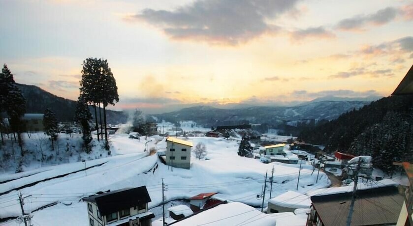 Imagen de los exteriores del Hotel Kawamotoya. Foto 12