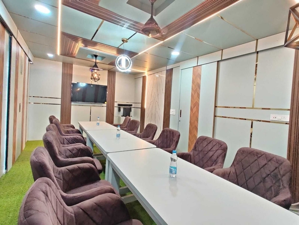 Imagen de los interiores del Hotel Kay Emm Residency. Foto 15