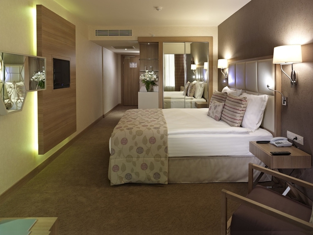 Imagen de la habitación del Hotel Kaya Izmir Thermal and Convention. Foto 10