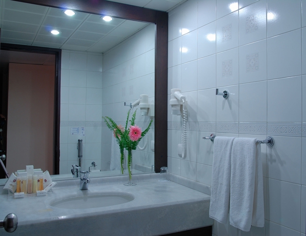 Imagen de la habitación del Hotel Kaya Prestige. Foto 14