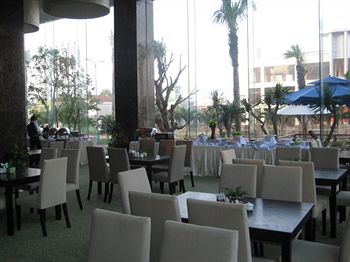 Imagen del bar/restaurante del Hotel Kaya, Tuy Hoa. Foto 2