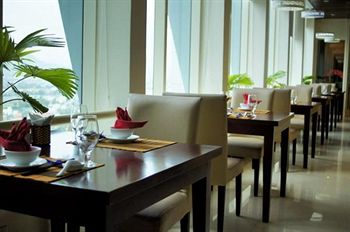 Imagen del bar/restaurante del Hotel Kaya, Tuy Hoa. Foto 4