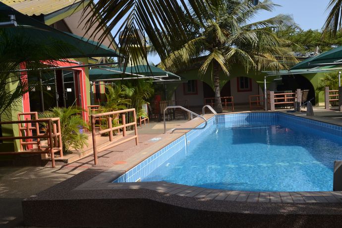Imagen de la piscina del Hotel Kaysens Grande. Foto 19