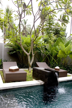 Imagen de la piscina del Hotel Kayumanis Jimbaran Private Estate and Spa. Foto 16