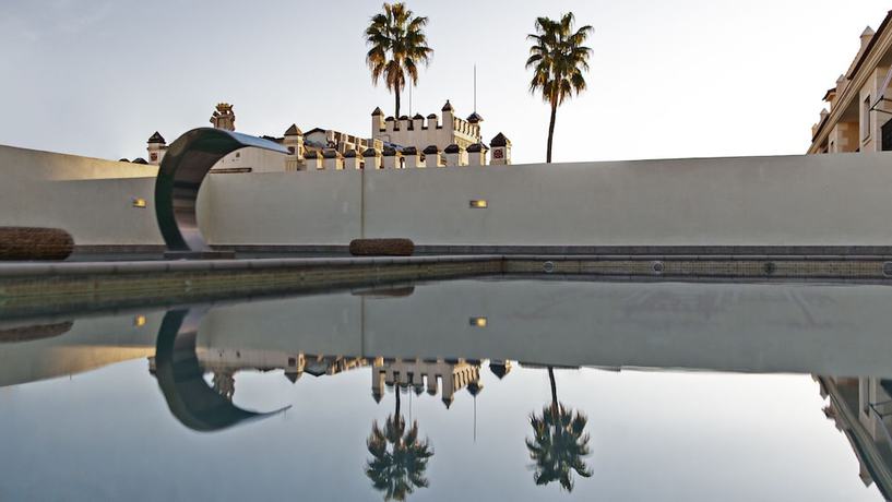 Imagen de la piscina del Hotel Kazar. Foto 19