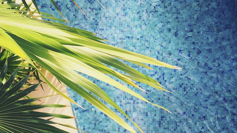 Imagen de la piscina del Hotel Kazar. Foto 20