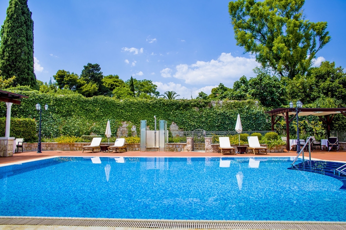 Imagen de la piscina del Hotel Kazbek. Foto 16