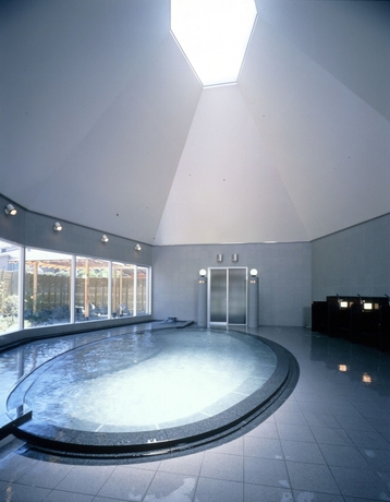 Imagen de la piscina del Hotel Kazokutosugosu Shirahamanoyado Yanagiya. Foto 9