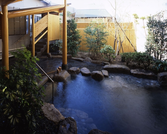 Imagen de la piscina del Hotel Kazokutosugosu Shirahamanoyado Yanagiya. Foto 11