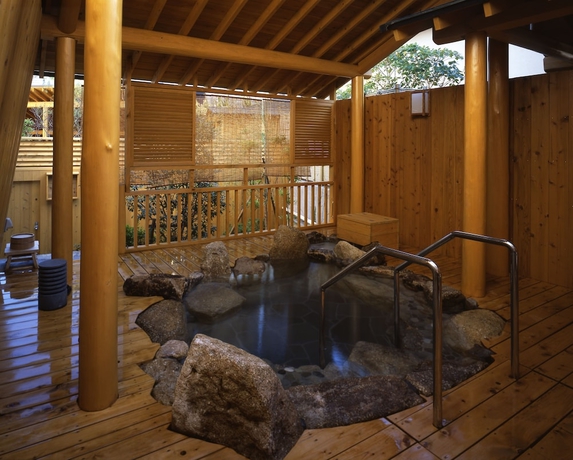 Imagen de la piscina del Hotel Kazokutosugosu Shirahamanoyado Yanagiya. Foto 12