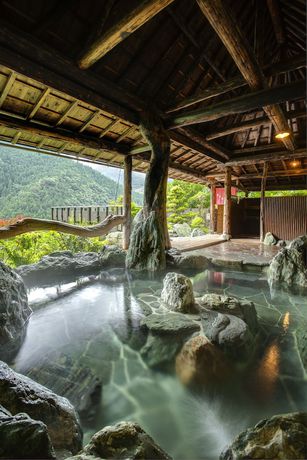 Imagen de la piscina del Hotel Kazurabashi. Foto 16
