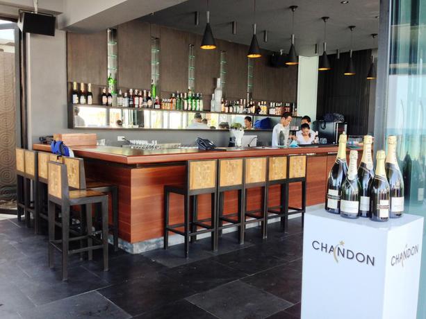 Imagen del bar/restaurante del Hotel Kc Beach Club and Pool Villas. Foto 5