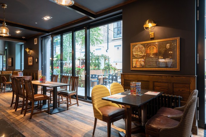 Imagen del bar/restaurante del Hotel Keavans Port. Foto 3