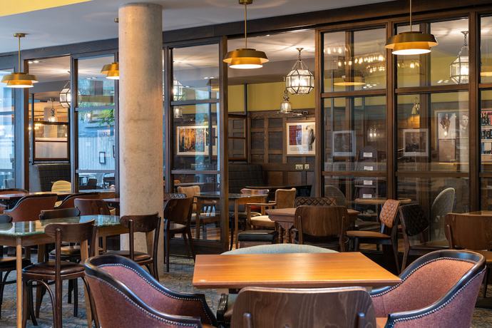 Imagen del bar/restaurante del Hotel Keavans Port. Foto 4