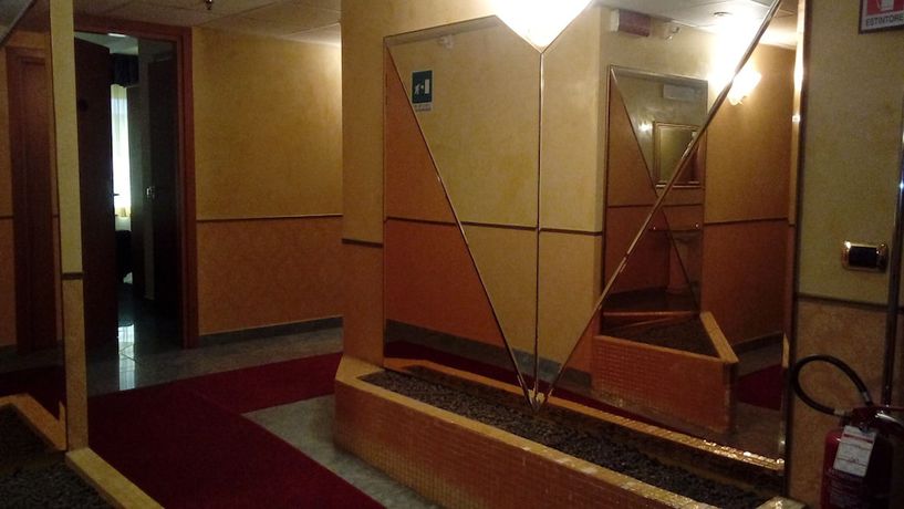 Imagen de los interiores del Hotel Keb. Foto 19