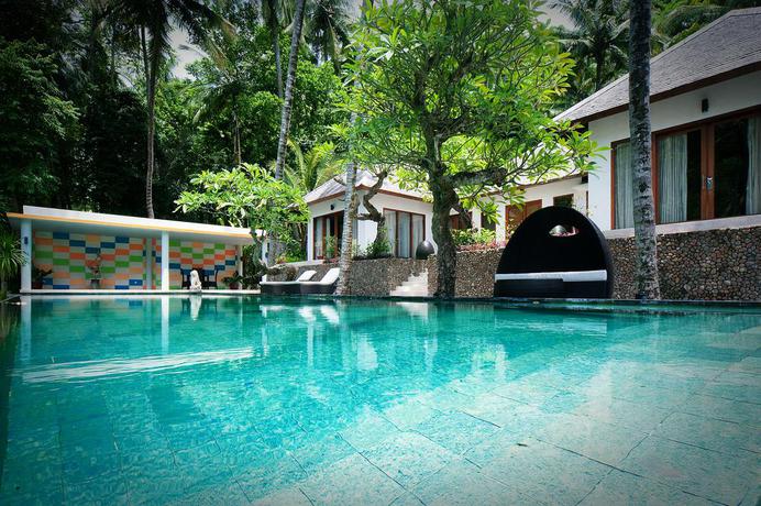Imagen de la piscina del Hotel Kebun Villas & Resort. Foto 9