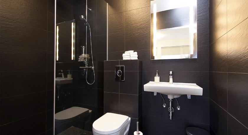 Imagen de los interiores del Hotel Kef Guesthouse By Keflavík Airport. Foto 9