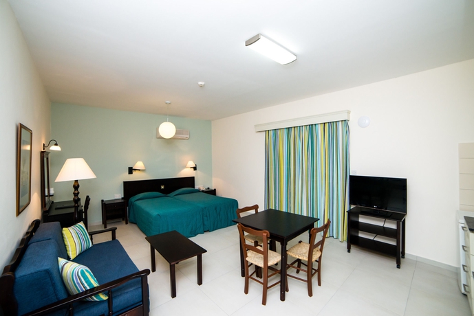 Imagen de la habitación del Hotel Kefalos Beach Tourist Village. Foto 3