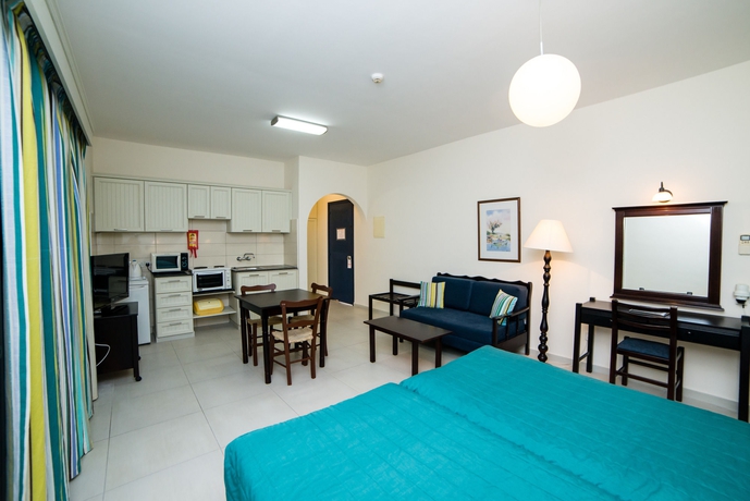 Imagen de la habitación del Hotel Kefalos Beach Tourist Village. Foto 4