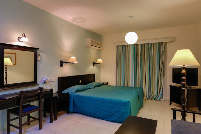 Imagen de la habitación del Hotel Kefalos Beach Tourist Village. Foto 5