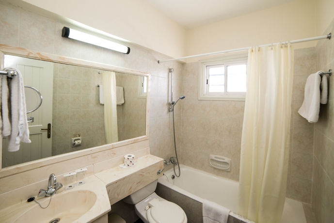 Imagen de la habitación del Hotel Kefalos Beach Tourist Village. Foto 6