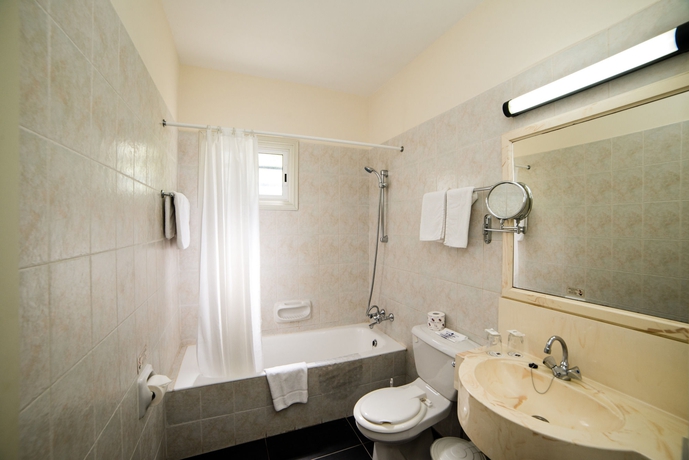 Imagen de la habitación del Hotel Kefalos Beach Tourist Village. Foto 7