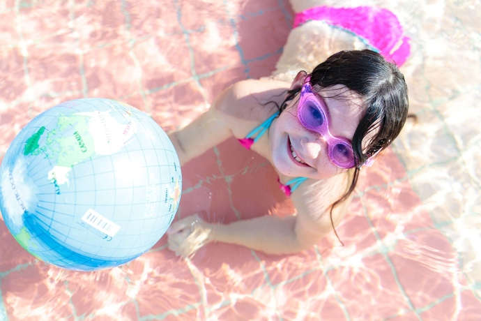 Imagen de la piscina del Hotel Kehida Termal Holiday Village. Foto 12