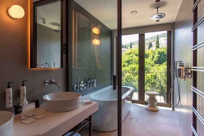 Imagen de la habitación del Hotel Keight Opatija, Curio Collection By Hilton. Foto 7