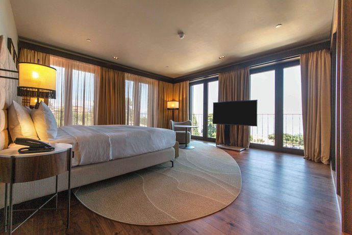Imagen de la habitación del Hotel Keight Opatija, Curio Collection By Hilton. Foto 8