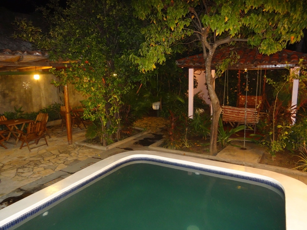 Imagen de la piscina del Hotel Kekoldi De Granada. Foto 12