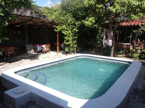 Imagen de la piscina del Hotel Kekoldi De Granada. Foto 14