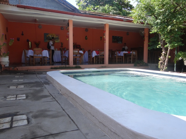 Imagen de la piscina del Hotel Kekoldi De Granada. Foto 16