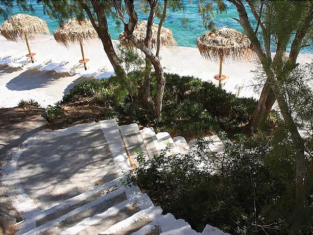 Imagen de los exteriores del Hotel Kekrifalia. Foto 17