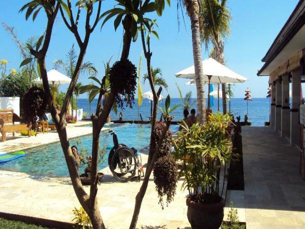 Imagen de la piscina del Hotel Kelapa Lovina Beach Villa. Foto 7