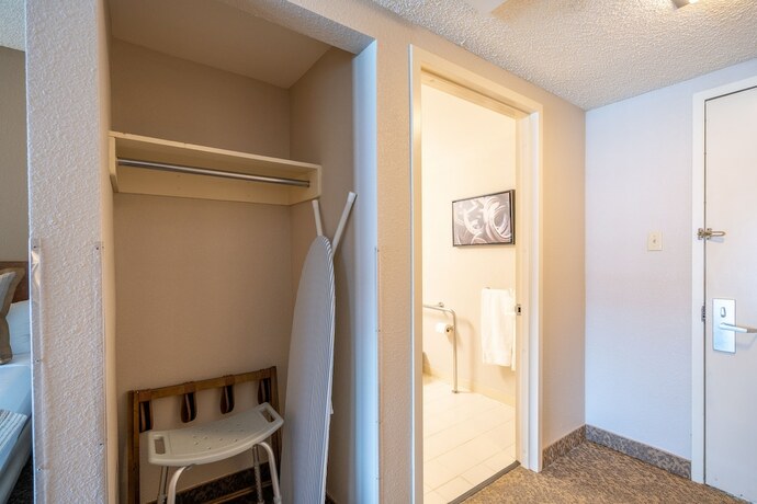 Imagen general del Hotel Kellogg West Conference Center And. Foto 5