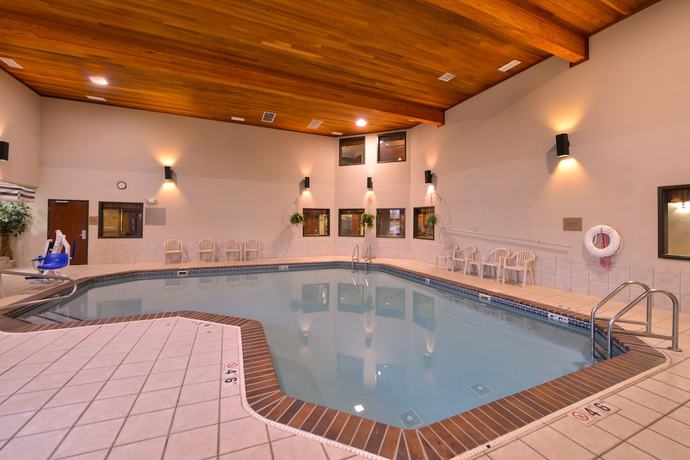 Imagen de la piscina del Hotel Kelly Inn And Suites Mitchell South Dakota. Foto 20