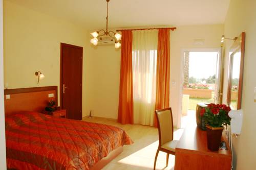 Imagen de la habitación del Hotel Kelyfos Bungalows and Suites. Foto 4