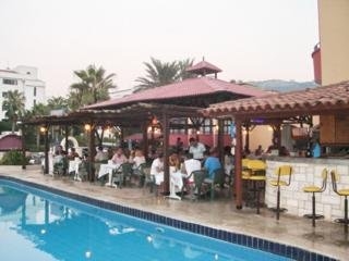 Imagen del bar/restaurante del Hotel Kemer Hotel. Foto 4