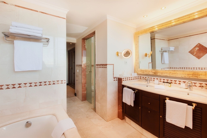 Imagen de la habitación del Hotel Kempinski Bahía. Foto 11