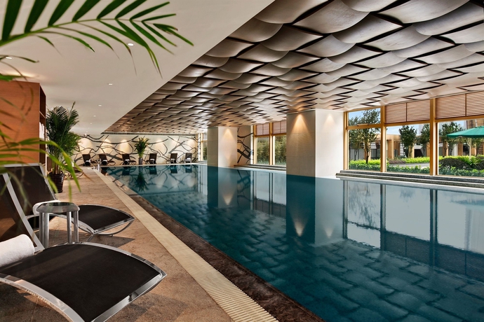 Imagen de la piscina del Hotel Kempinski Chongqing. Foto 15