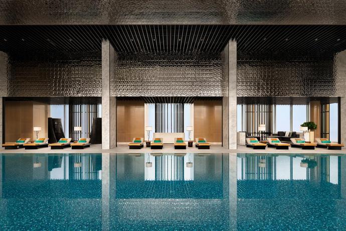 Imagen de la piscina del Hotel Kempinski Hangzhou. Foto 11