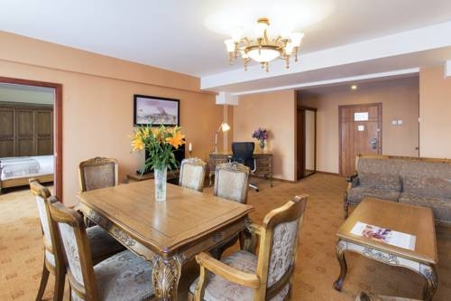 Imagen de la habitación del Hotel Kempinski Khan Palace. Foto 8